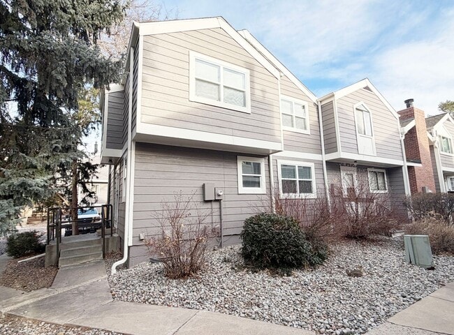 Exceptional 3-bedroom, 2.5-bathroom end unit townhouse located in Arvada - Exceptional 3-bedroom, 2.5-bathroom end unit townhouse located in Arvada