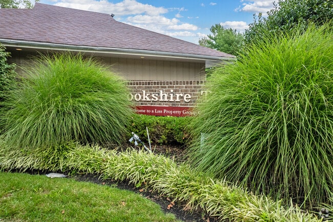 Complex Sign - Brookshire Trace Townhomes