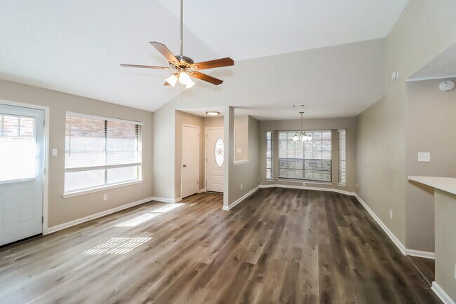 Building Photo - 911 Saunders Dr