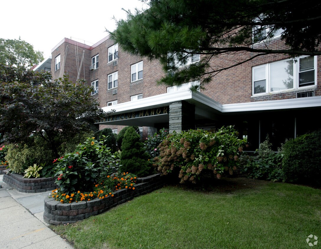 Country Club Manor 250 W Merrick Rd Freeport, NY Apartments for