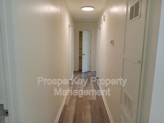Foto del edificio - 6601 Bradford Dr