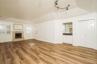 Building Photo - 8415 Fredericksburg Rd