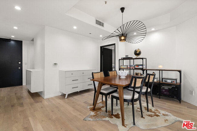 Building Photo - 245 Main St