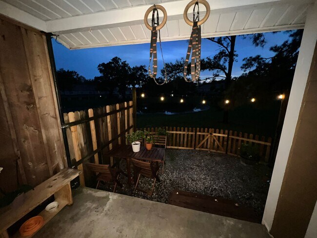 Foto del edificio - 6924 Woodlake Dr