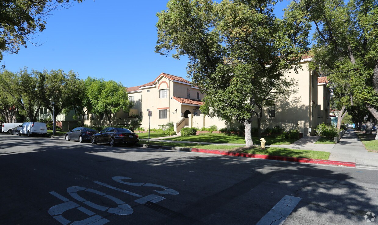 Building Photo - 537 N Kenwood St