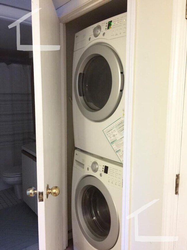 Building Photo - 77 Brainerd Rd