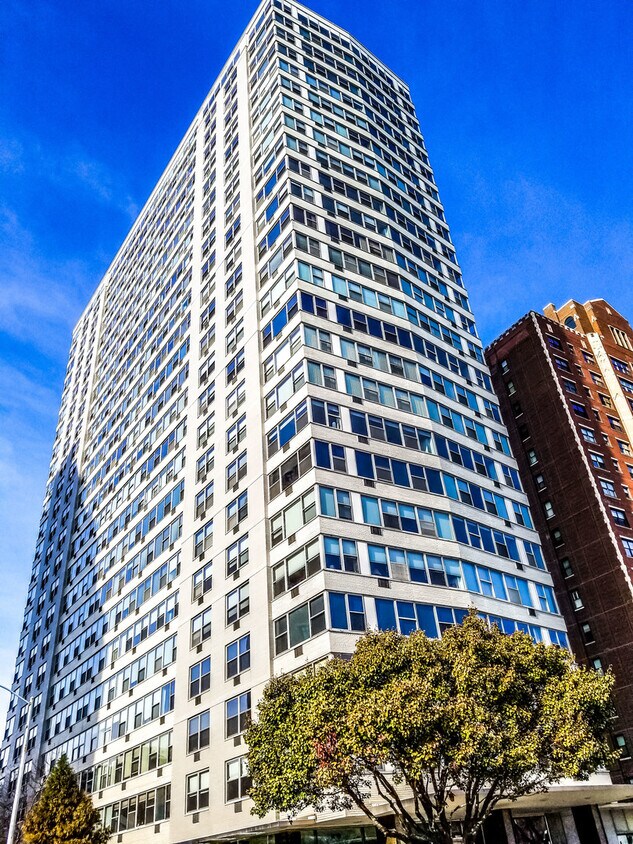 Primary Photo - 3900 N Lake Shore Dr