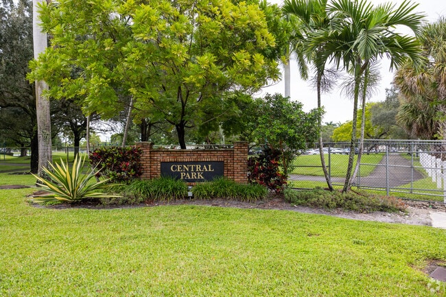 Central Park is the largest community park in Plantation neighborhood.