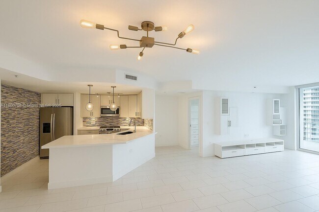 Foto del edificio - 801 Brickell Key Blvd