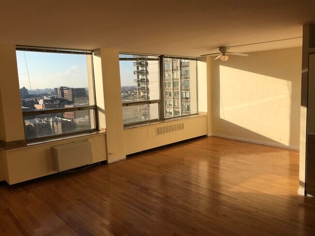 Western View - 1355 N Sandburg Ter