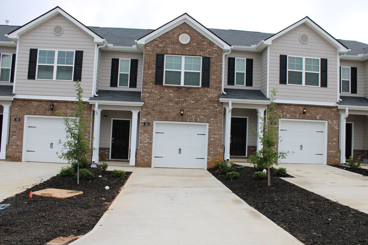 Foto principal - Stunning New Townhome in Aiken