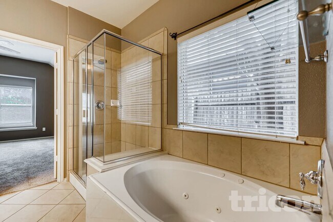 Foto del edificio - 5805 Paloma Blanca Dr