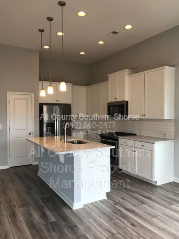 Foto del edificio - 877 Devon Estate Ave