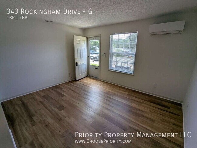 Foto del edificio - 343 Rockingham Dr