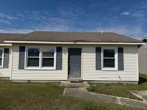 Building Photo - 204 Appaloosa Dr