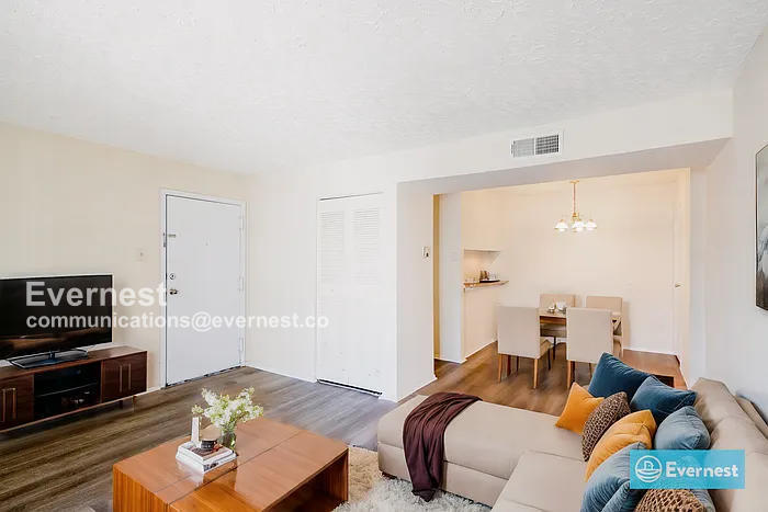 Primary Photo - 2235 Sedgwick St
