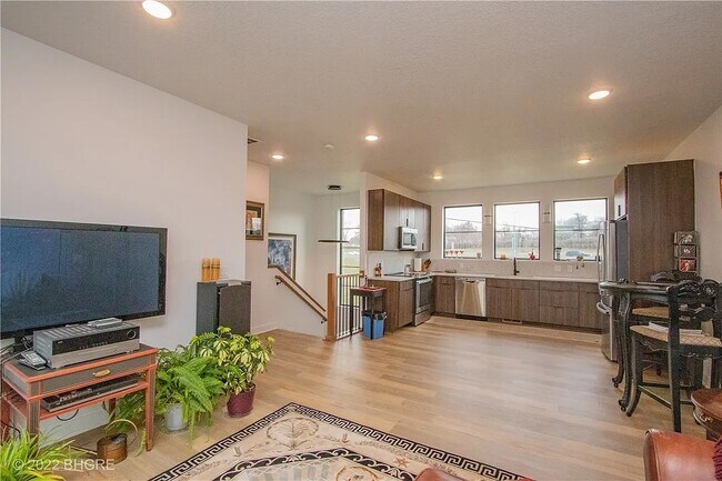Building Photo - 1371 Keosauqua Way