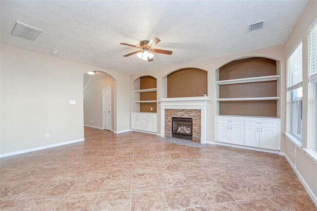 Building Photo - 143 W Burberry Cir