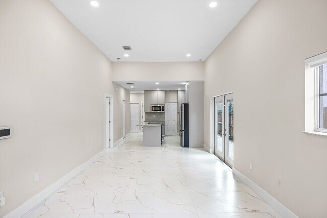 Building Photo - 2523 NE 41st Ave