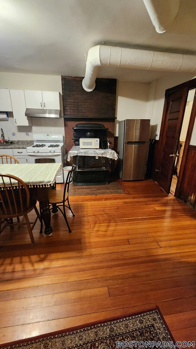 Building Photo - 72 Bay State Rd