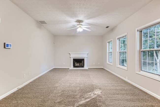 Foto del edificio - 5487 Walnut Ln