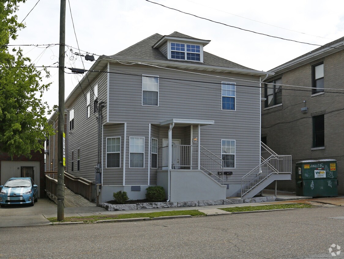 Building Photo - 204 4th Ave