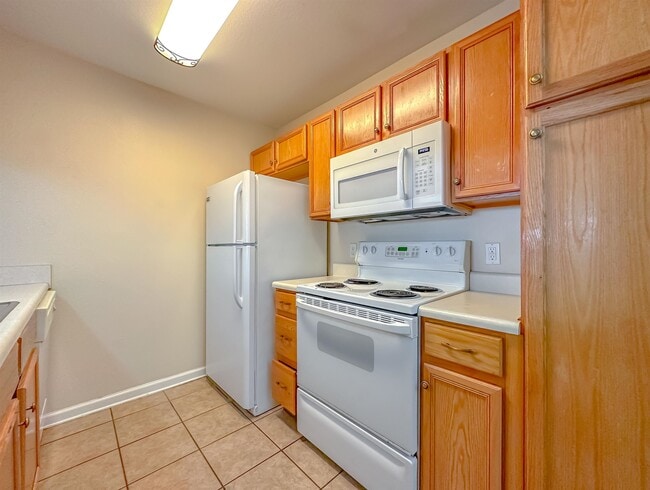 Building Photo - 2738 W Tharpe St