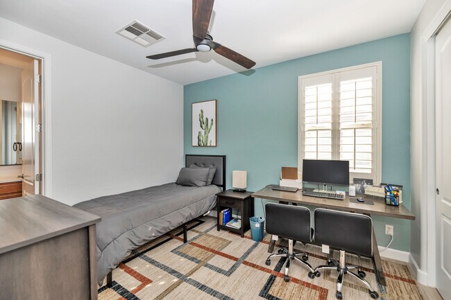 Foto del edificio - 3305 E Windsor Dr