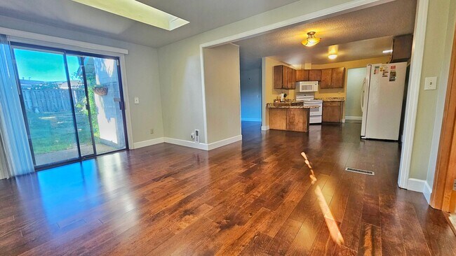 Foto del edificio - Charming 4 Bed 2 Bath Rambler with Office/Den in Benson Hilll, Renton WA.