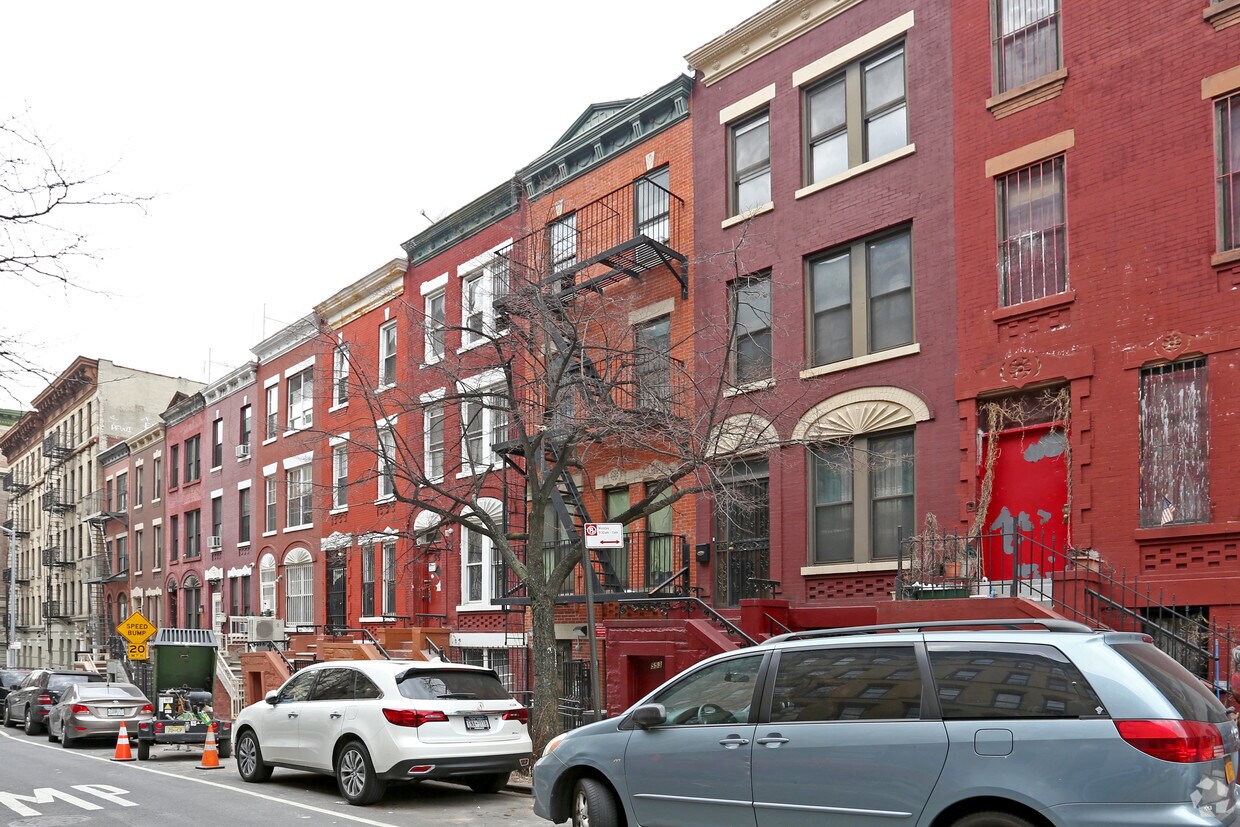 Building Photo - 555 W 159th St