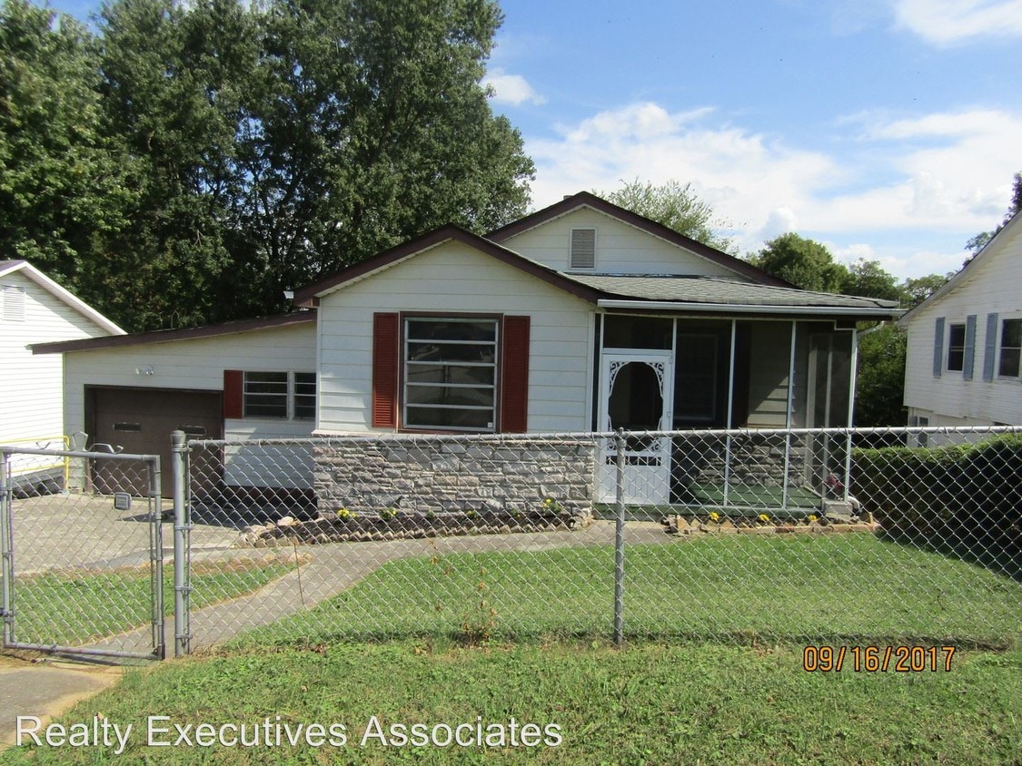 Primary Photo - 336 E Bell St