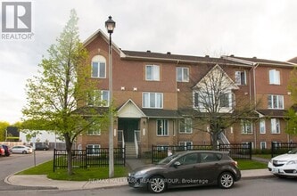 Building Photo - 330 Cresthaven Dr