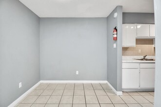 Building Photo - 5959 Bonhomme Rd