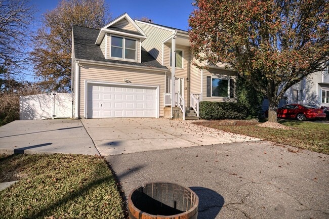 Call Sabrina Thomas for information at 757-767-0767 - Call Sabrina Thomas for information at 757-767-0767 House