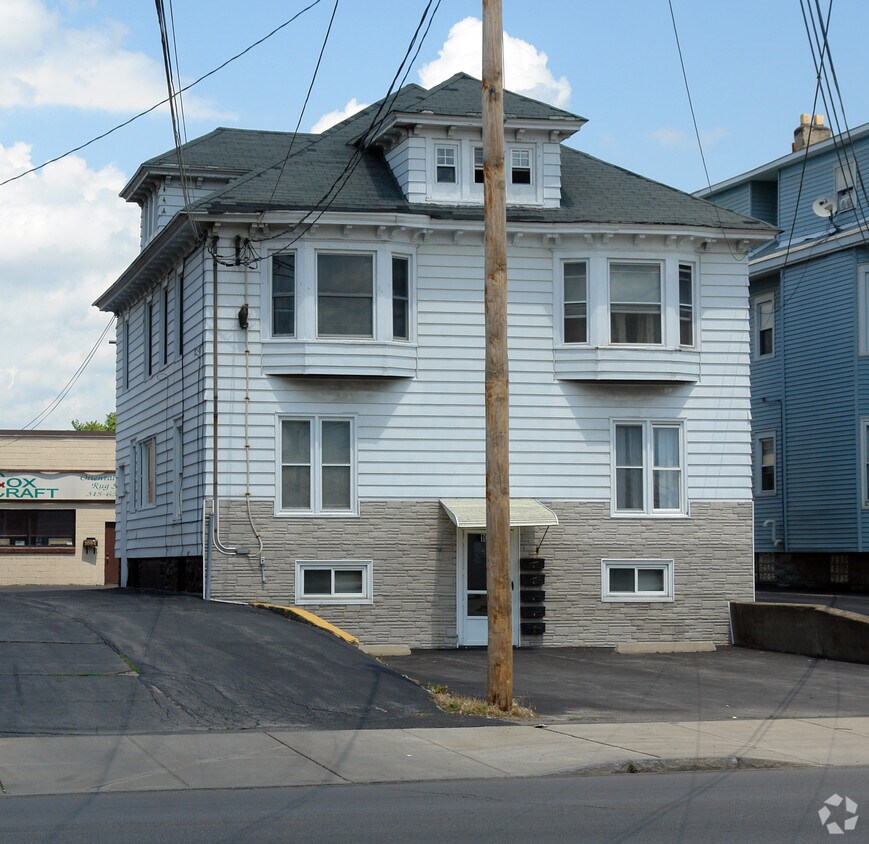 Building Photo - 1062 W Genesee St