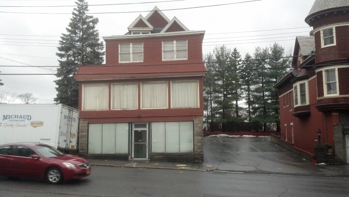 Building Photo - 720 Crane St
