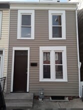 Building Photo - 142 N Newberry St