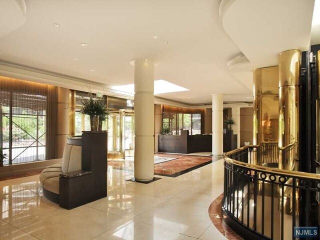 Foto del edificio - 100 Winston Dr