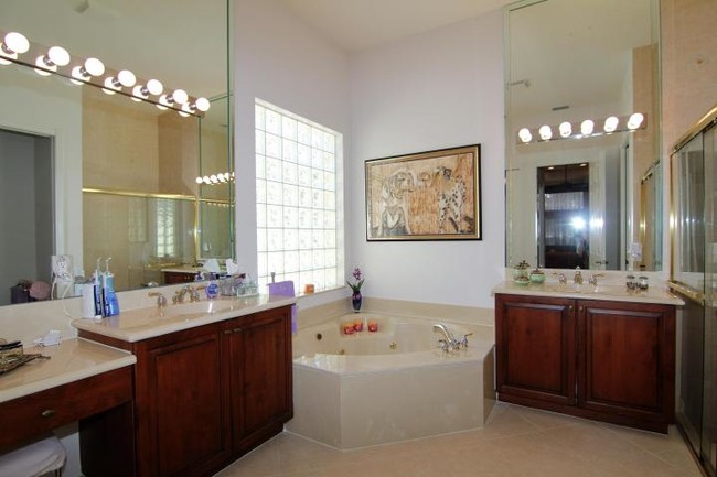 Building Photo - 13705 Venice Beach Pt