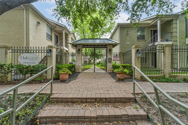 Foto del edificio - 2700 Revere St