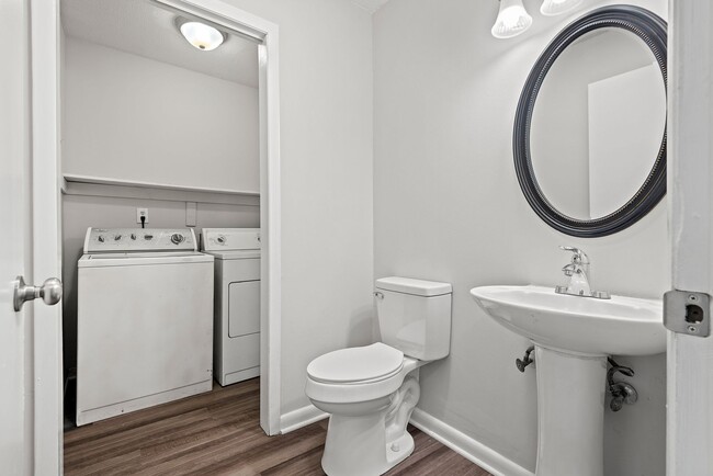 Foto del edificio - Available Now - 3 Bedroom, 2.5 Bathroom Co...