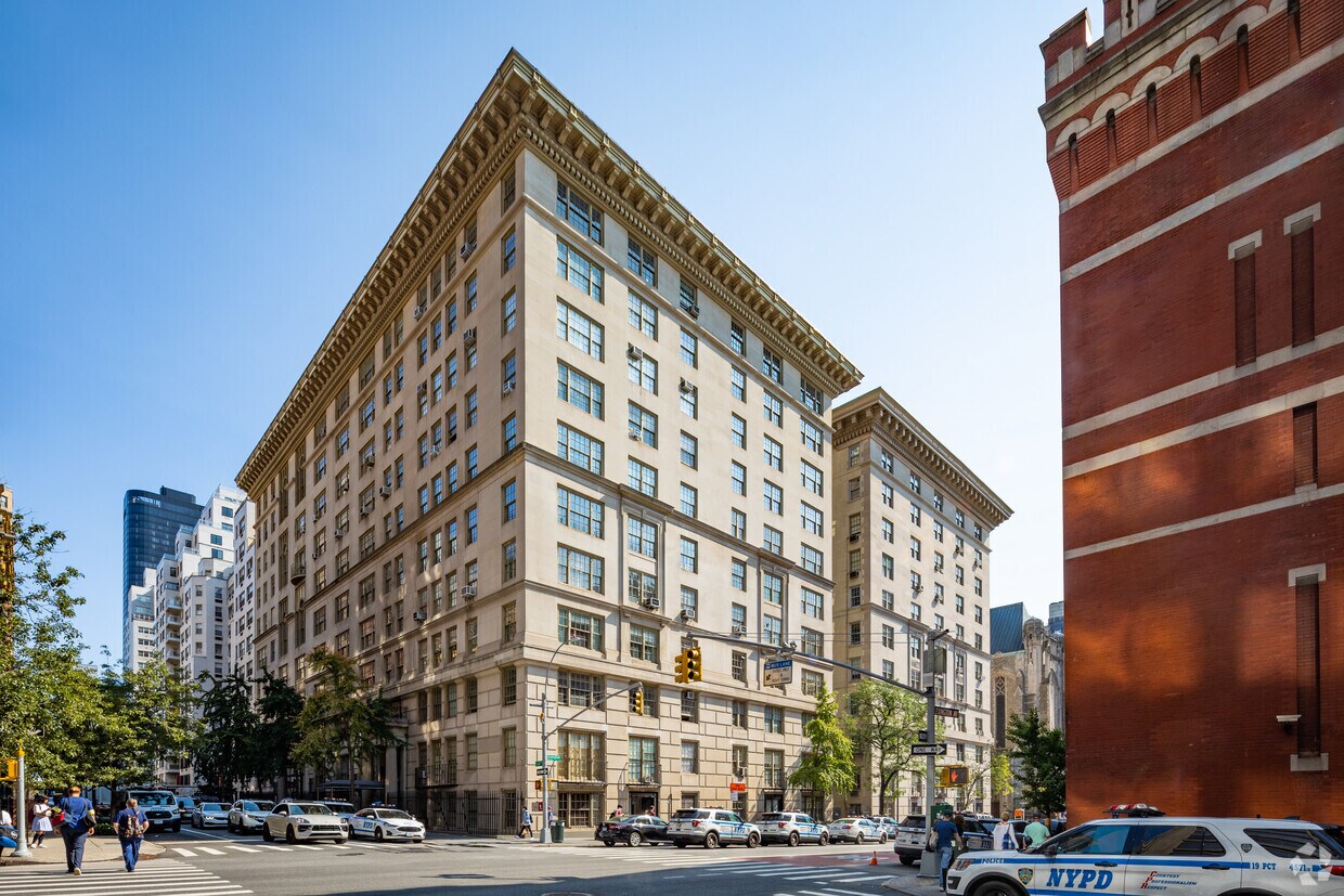 Primary Photo - 130 E 67th St