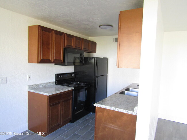 Building Photo - 2612 Tree Ridge Ln NE
