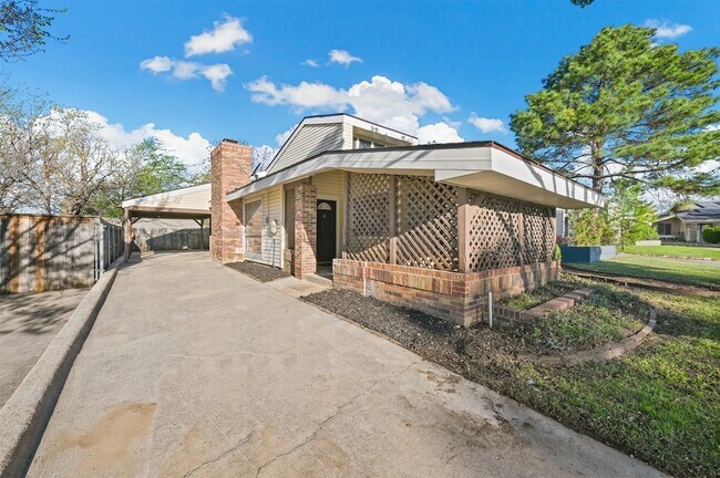 Building Photo - 522 Hunters Glen St
