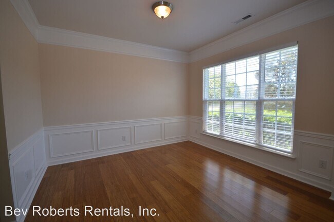 Building Photo - 4 br, 2.5 bath House - 402 Willingham Road