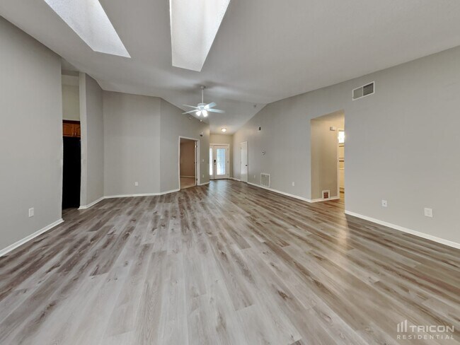 Building Photo - 1421 Rustling Oaks Dr