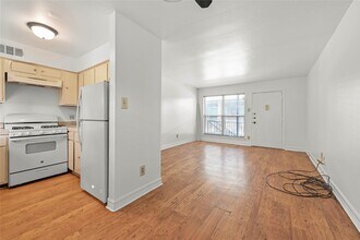 Building Photo - 419 Marshall St