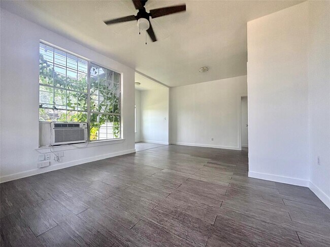 Foto del edificio - 2410 E 12th St