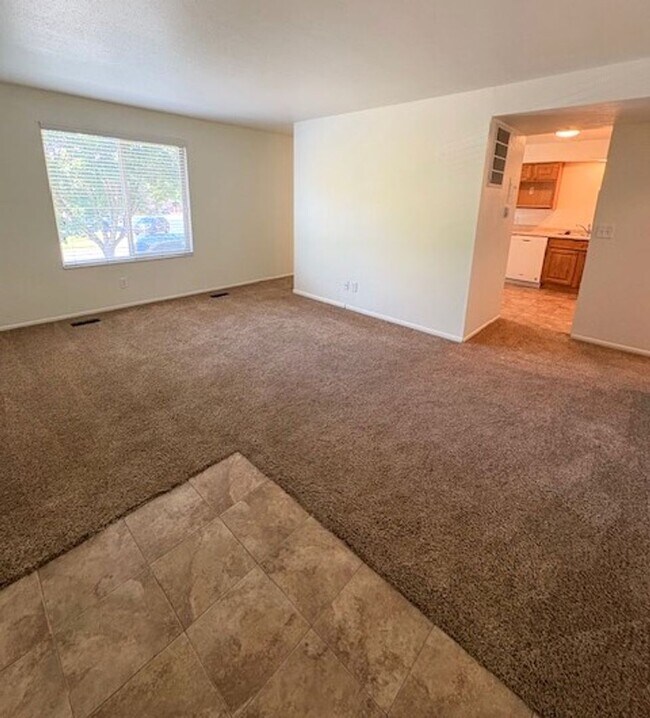 Foto del edificio - 2 Bedroom Apartment in Holladay!