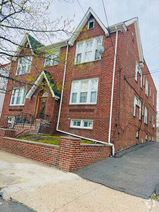 Building Photo - 13 Finlay Pl